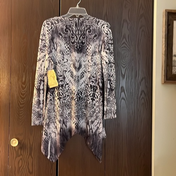 One World long sleeved shrug. Size Small NWT - Picture 6 of 10